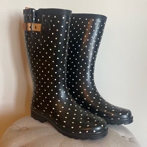 Polka dot rain boots!